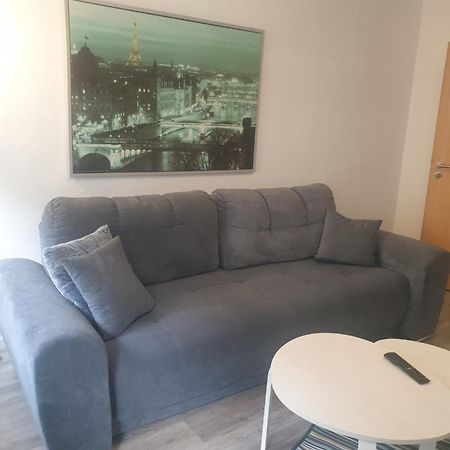Kleine, Ruhige Wohnung In 盖尔森基兴 外观 照片