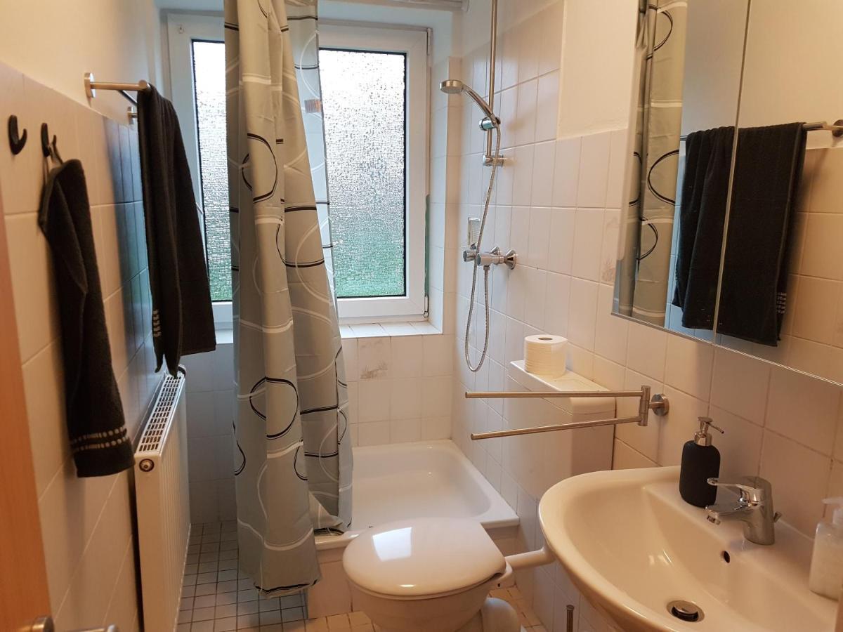 Kleine, Ruhige Wohnung In 盖尔森基兴 外观 照片