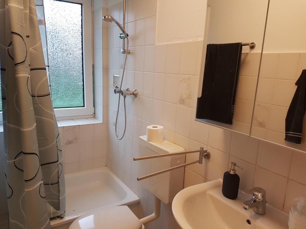 Kleine, Ruhige Wohnung In 盖尔森基兴 外观 照片