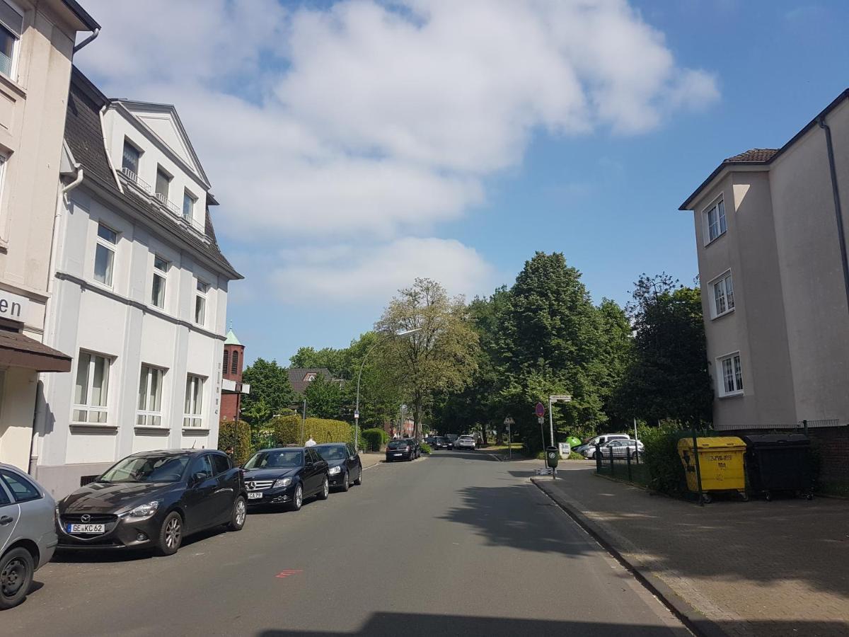 Kleine, Ruhige Wohnung In 盖尔森基兴 外观 照片